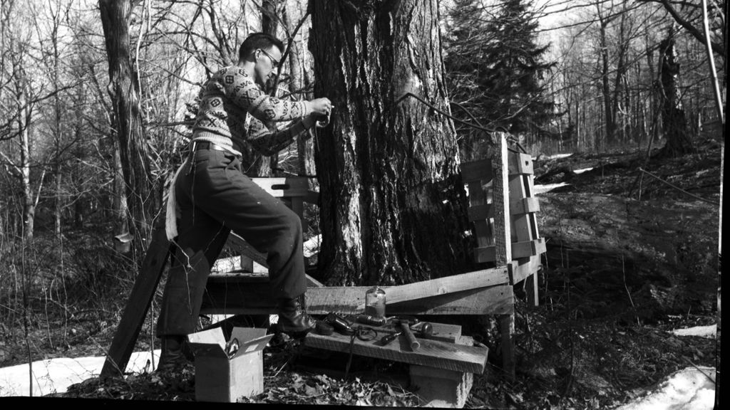 Miniature of Worker building a collection box for E.R.R.L.