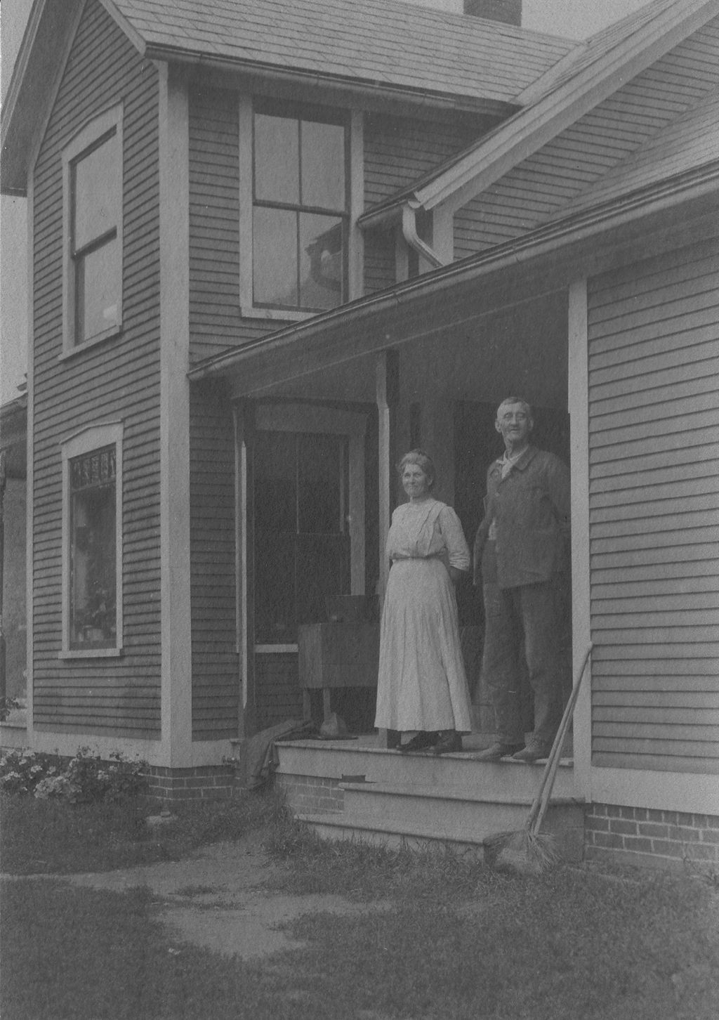 Miniature of Couple in entryway