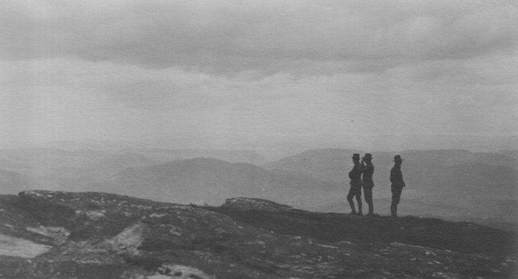 Miniature of Guardsmen at a summit top