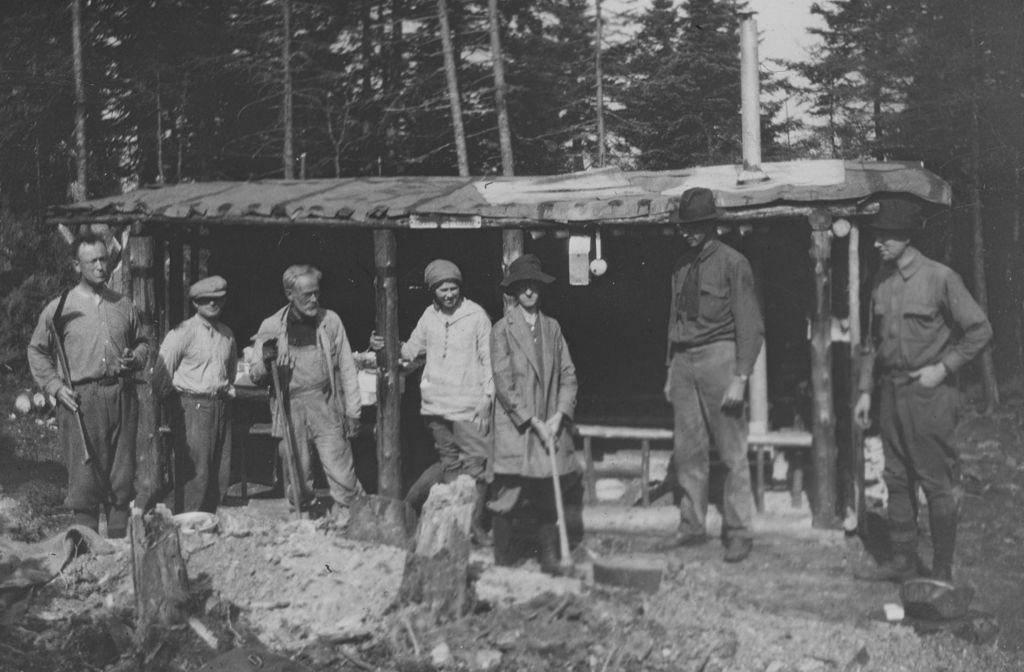 Miniature of Congdon, unknown, Professor Monroe, Miss Monroe, Miss Brownwell, Colonel Whittlesey, and friend at the Glen Ellen Lodge