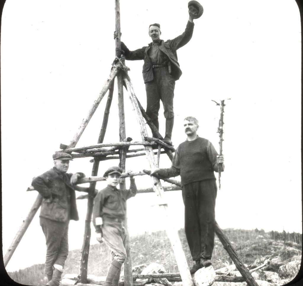 Miniature of Tripod on Mount Hunger